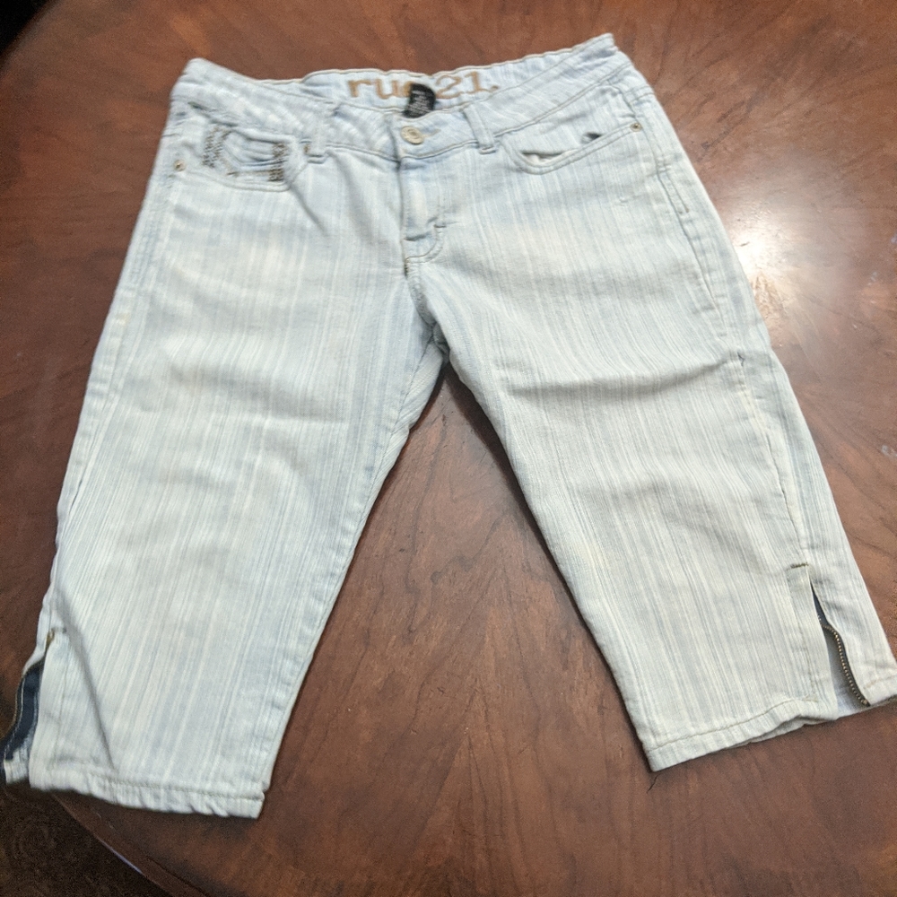 Rue 21 capris